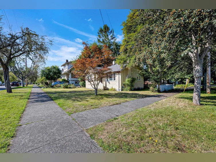 358 Arnold Avenue, Victoria, BC, V8S 3L7 - 12