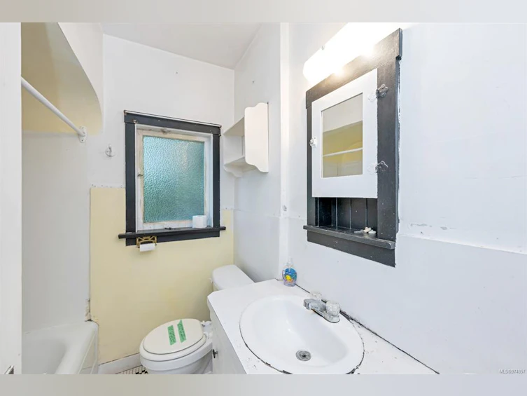 358 Arnold Avenue, Victoria, BC, V8S 3L7 - 39