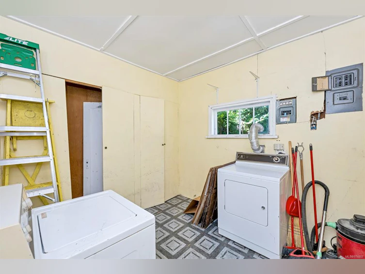 358 Arnold Avenue, Victoria, BC, V8S 3L7 - 41