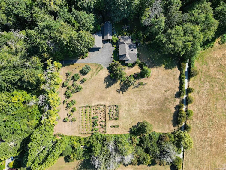 1695 Cultra Avenue, Central Saanich, BC, V8M 1T1 - 2