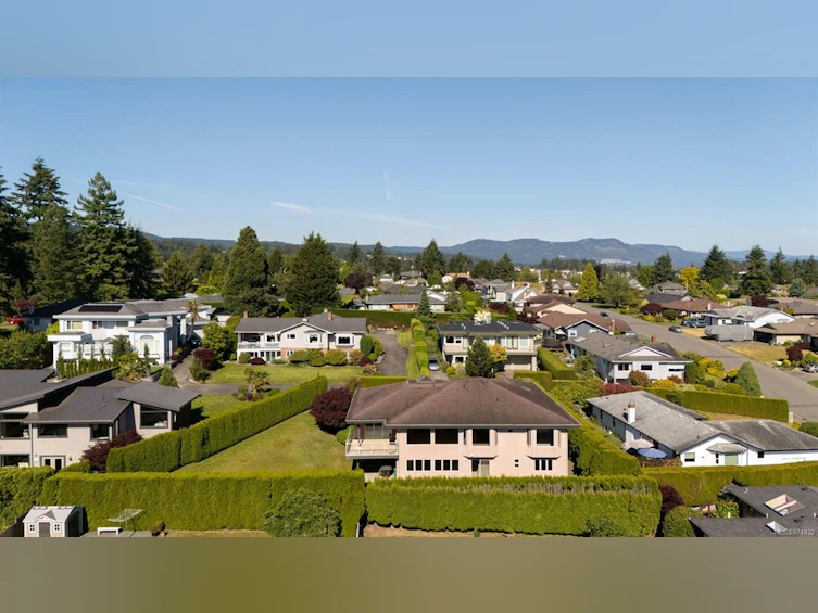 E-6560 Bella Vista Drive, Central Saanich, BC, V8Z 6X1 - 2