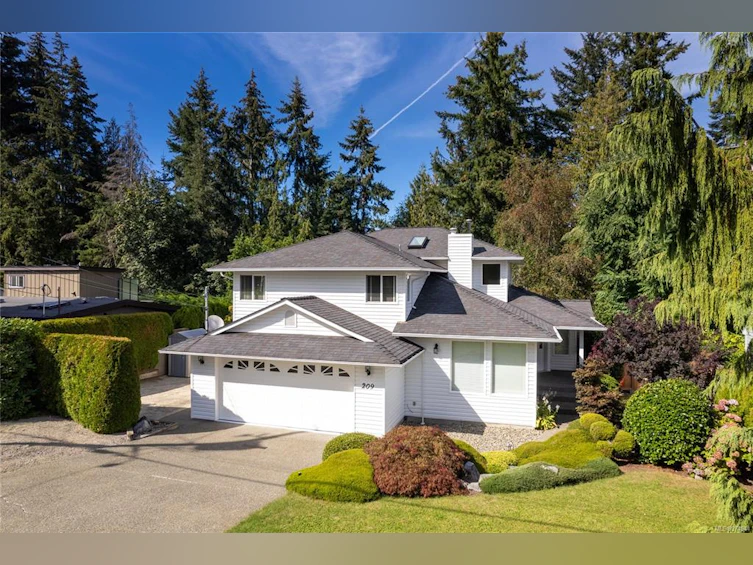 209 Thetis Avenue, Qualicum Beach, BC, V9K 1R8 - 10