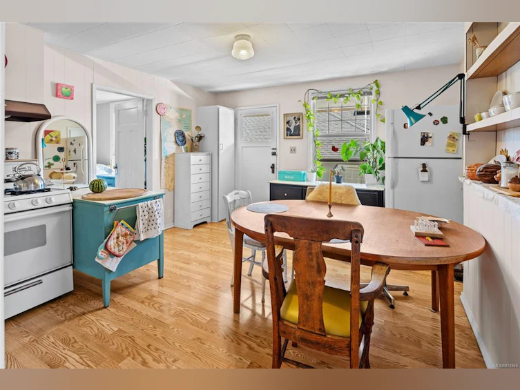 2651 Cedar Hill Road, Victoria, BC, V8T 3H1 - 8