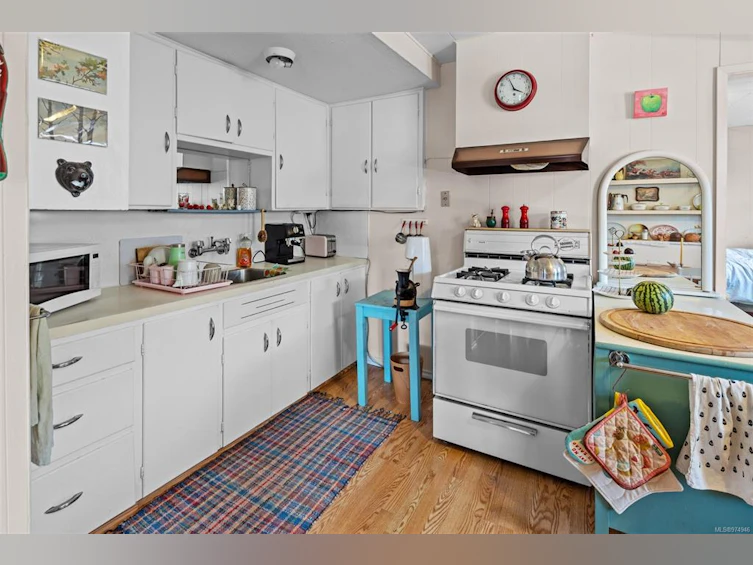 2651 Cedar Hill Road, Victoria, BC, V8T 3H1 - 10