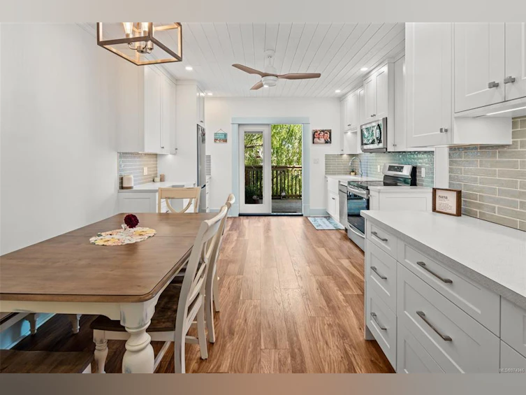 2651 Cedar Hill Road, Victoria, BC, V8T 3H1 - 16