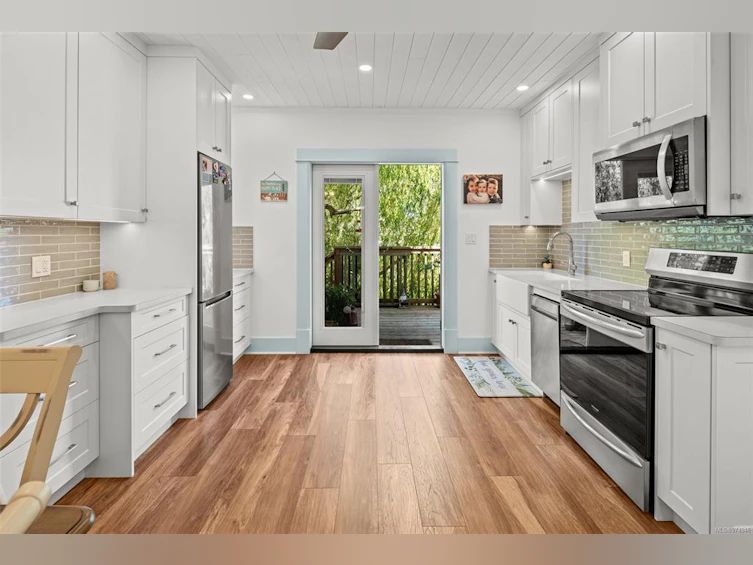 2651 Cedar Hill Road, Victoria, BC, V8T 3H1 - 18