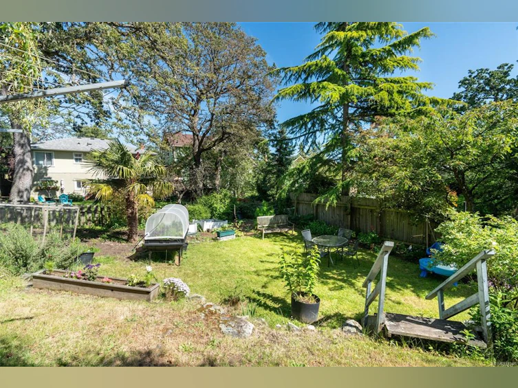 2651 Cedar Hill Road, Victoria, BC, V8T 3H1 - 29