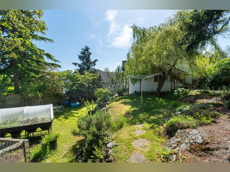 2651 Cedar Hill Road, Victoria, BC, V8T 3H1 - 32