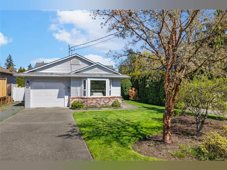 177 W Sixth Avenue, Qualicum Beach, BC, V9K 1S1
