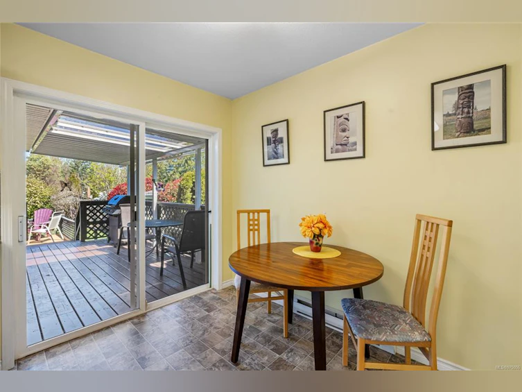 177 W Sixth Avenue, Qualicum Beach, BC, V9K 1S1 - 9