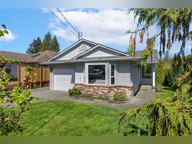 177 W Sixth Avenue, Qualicum Beach, BC, V9K 1S1 - 23