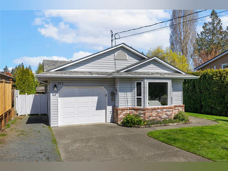 177 W Sixth Avenue, Qualicum Beach, BC, V9K 1S1 - 25