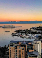 813 845 Dunsmuir Road