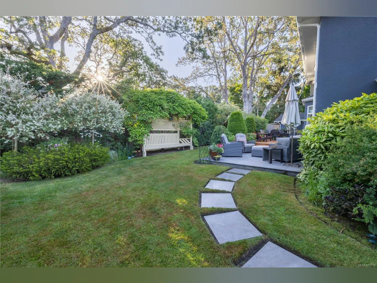 4117 Mercer Place, Saanich, BC, V8N 6A9 - 34