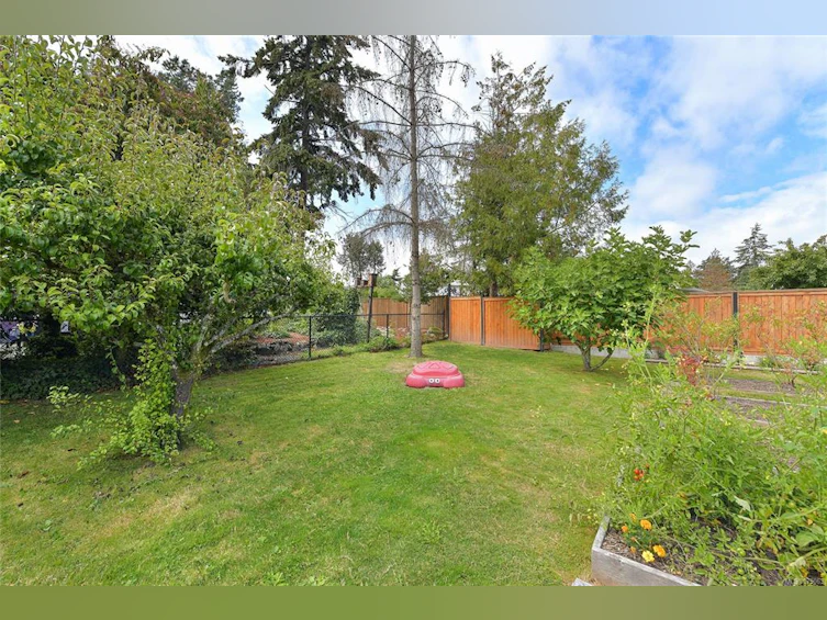 2840 Rockwell Avenue, Saanich, BC, V9A 2M9 - 37