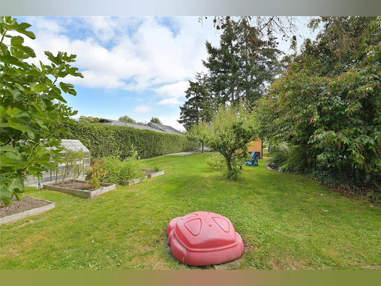 2840 Rockwell Avenue, Saanich, BC, V9A 2M9 - 38