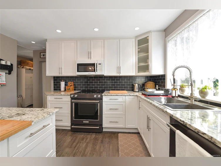 3 Price Road, View Royal, BC, V9B 1V4 - 9