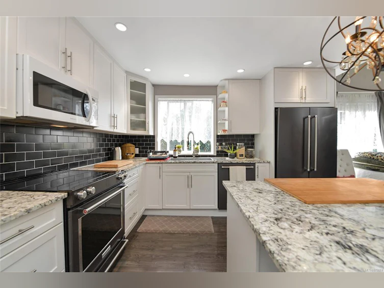 3 Price Road, View Royal, BC, V9B 1V4 - 11
