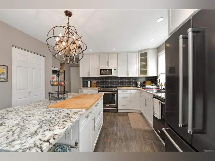 3 Price Road, View Royal, BC, V9B 1V4 - 12
