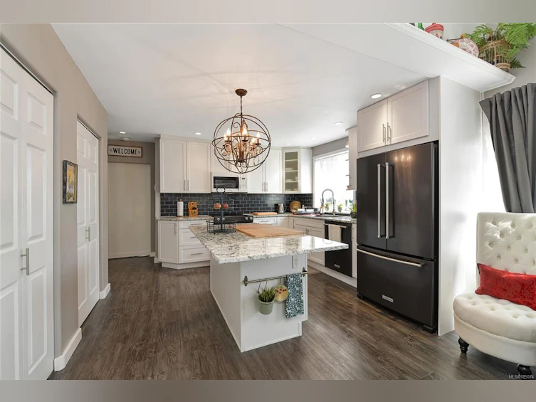 3 Price Road, View Royal, BC, V9B 1V4 - 13