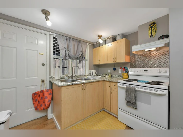 3 Price Road, View Royal, BC, V9B 1V4 - 24