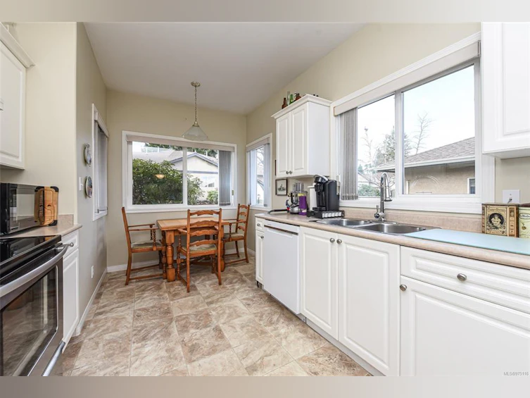 9-352 Douglas Street, Comox, BC, V9M 2C5 - 15