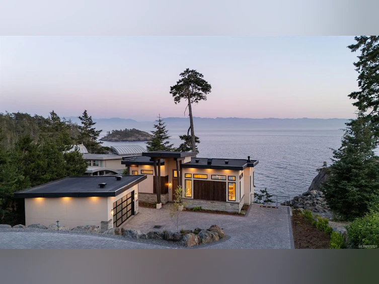 7510 Ocean Park Place, Sooke, BC, V9Z 1L8