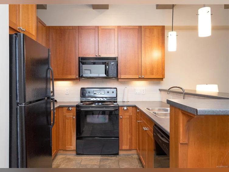 320/318A-1376 Lynburne Place, Langford, BC, V9B 6S1 - 33