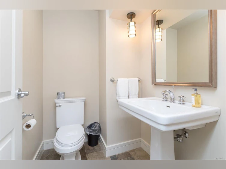320/318A-1376 Lynburne Place, Langford, BC, V9B 6S1 - 43
