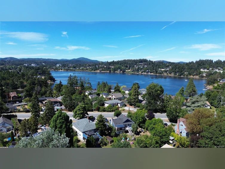 2878 Inlet Avenue, Saanich, BC, V9A 2M7 - 3