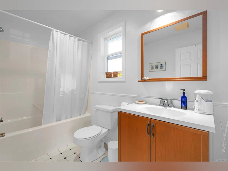 2878 Inlet Avenue, Saanich, BC, V9A 2M7 - 22