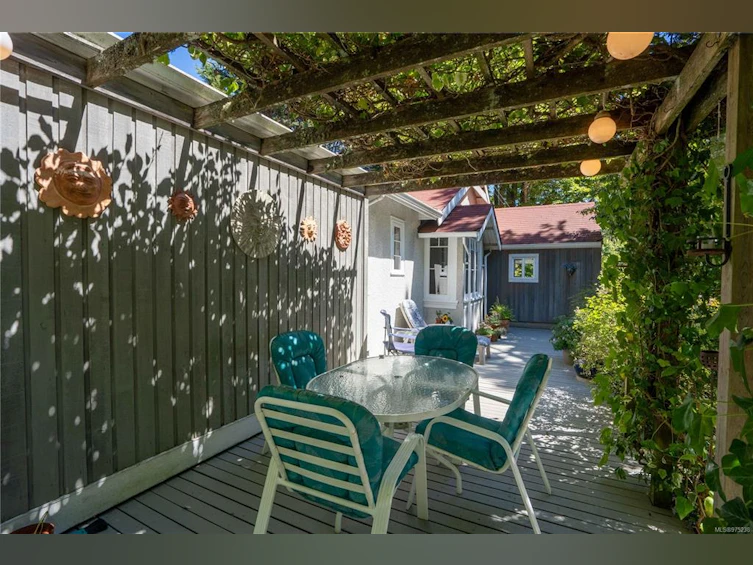 2878 Inlet Avenue, Saanich, BC, V9A 2M7 - 30