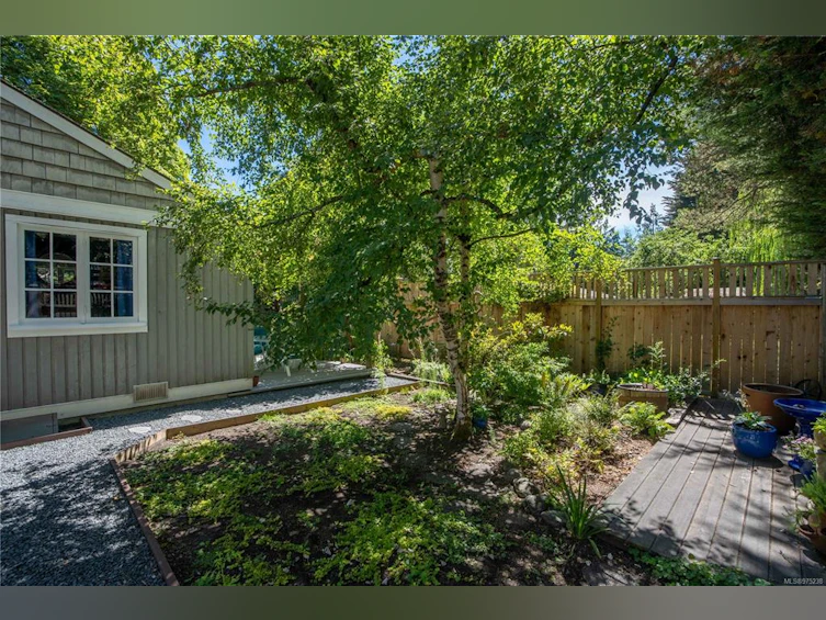 2878 Inlet Avenue, Saanich, BC, V9A 2M7 - 31
