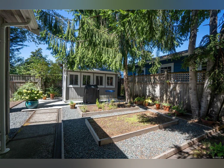 2878 Inlet Avenue, Saanich, BC, V9A 2M7 - 33