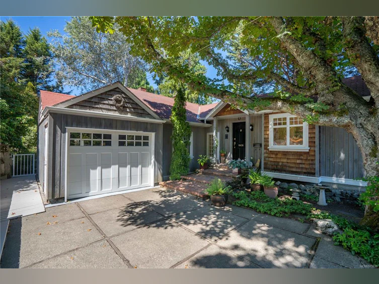 2878 Inlet Avenue, Saanich, BC, V9A 2M7 - 34