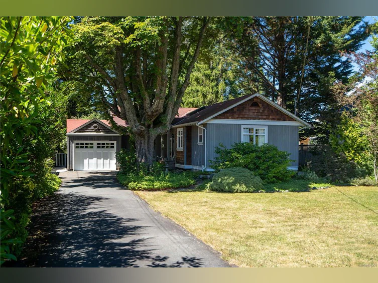 2878 Inlet Avenue, Saanich, BC, V9A 2M7 - 35