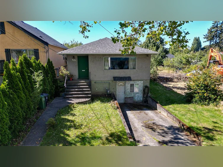 2844 Shelbourne Street, Victoria, BC, V8R 4M4 - 2
