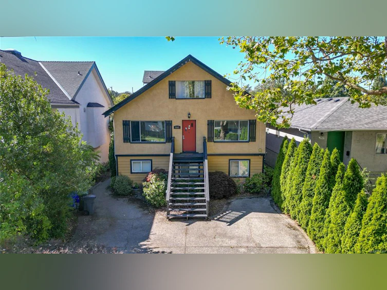 2840 Shelbourne Street, Victoria, BC, V8R 4M4 - 2