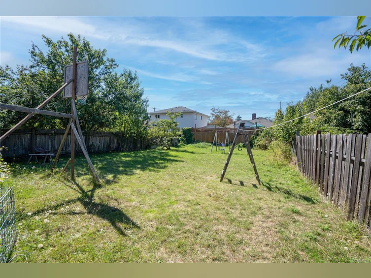 2840 Shelbourne Street, Victoria, BC, V8R 4M4 - 9