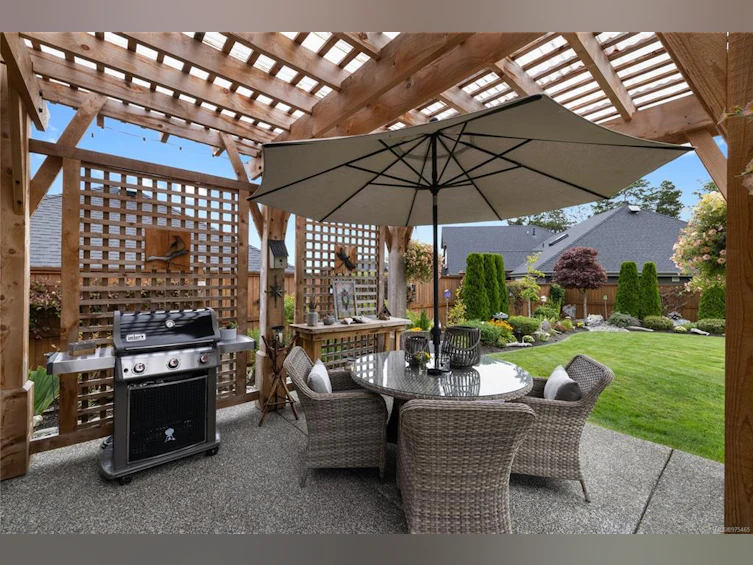 694 Lowry's Road, French Creek, BC, V9P 0C5 - 9