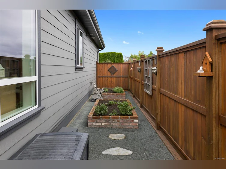 694 Lowry's Road, French Creek, BC, V9P 0C5 - 57