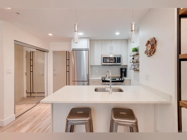 308-1090 Johnson Street, Victoria, BC, V8V 3P6 - 11