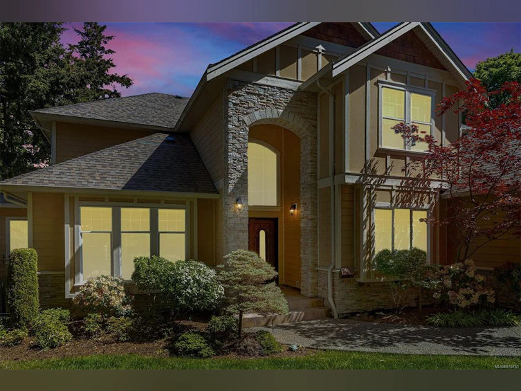 5075 Clutesi Street, Saanich, BC, V8Y 1X4 - 2