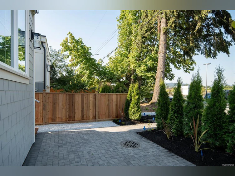 9675 Eighth Street, Sidney, BC, V8L 2V2 - 39