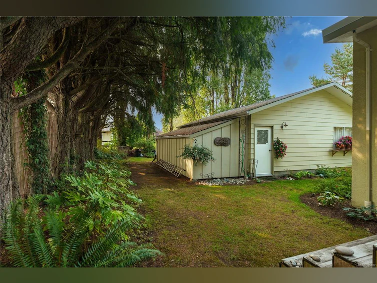 1925 Hovey Road, Central Saanich, BC, V8M 1V8 - 37