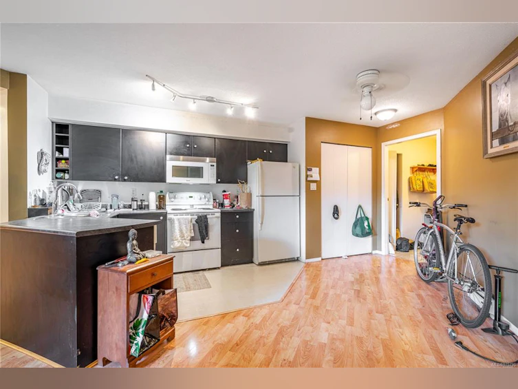 103-2560 Wark Street, Victoria, BC, V8T 4G8 - 7