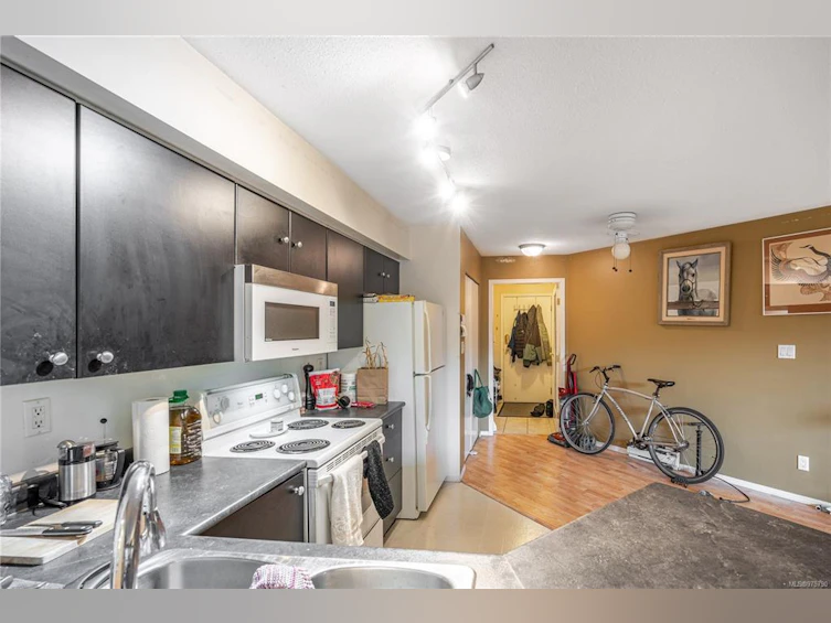 103-2560 Wark Street, Victoria, BC, V8T 4G8 - 8