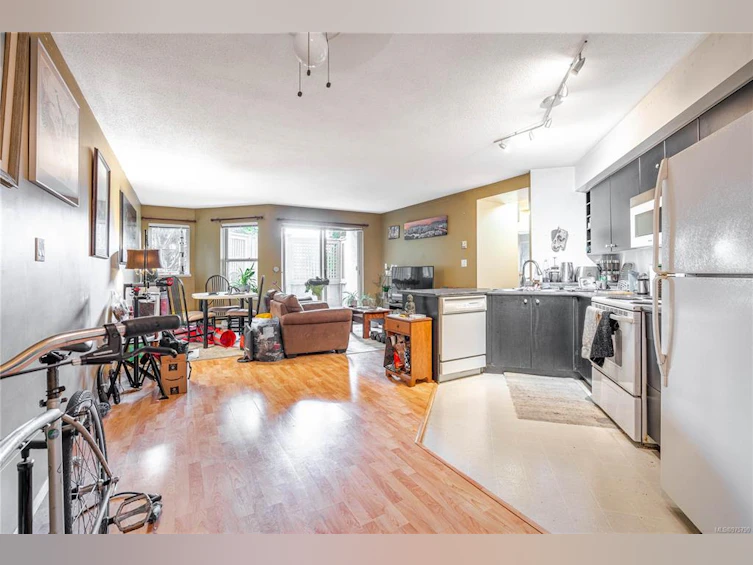 103-2560 Wark Street, Victoria, BC, V8T 4G8 - 10