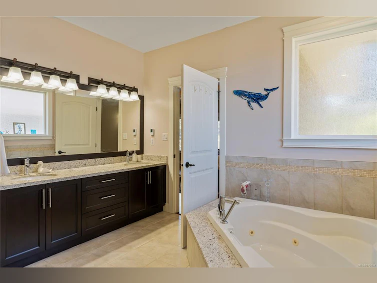 2032 Troon Court, Langford, BC, V9B 6R6 - 21