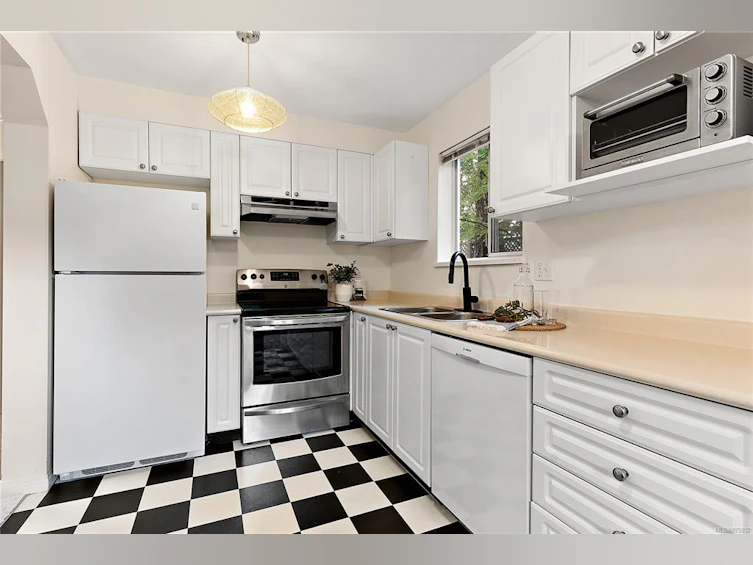 101-9858 Fifth Street, Sidney, BC, V8L 2X3 - 10